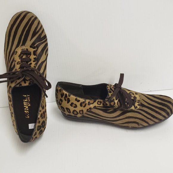 Vaneli Sport Print Lace Up Shoes - Picture 6 of 8